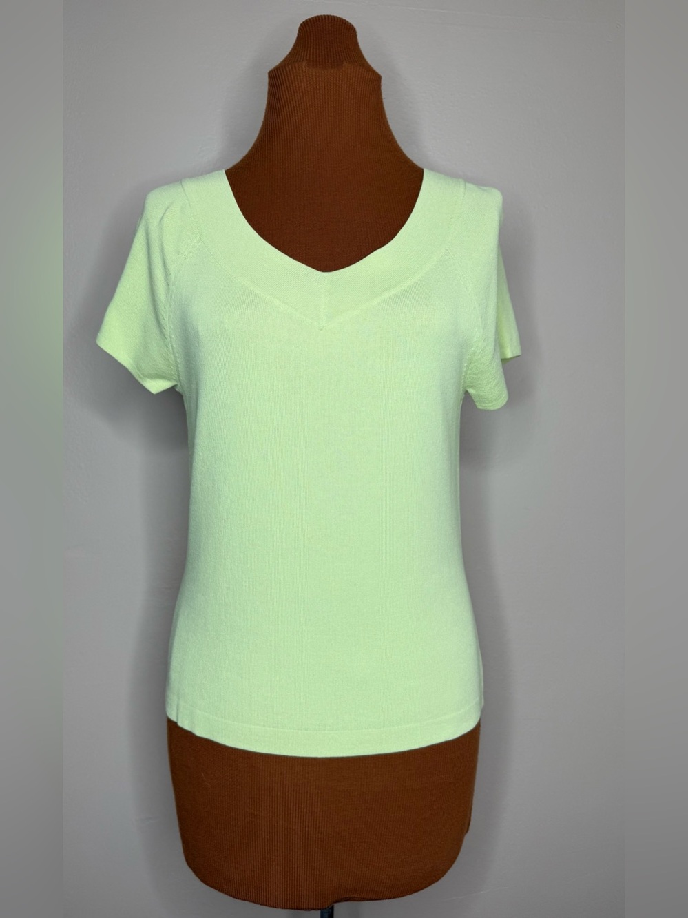 Talbots Mint Green V-Neck Short Sleeve Top Size Small